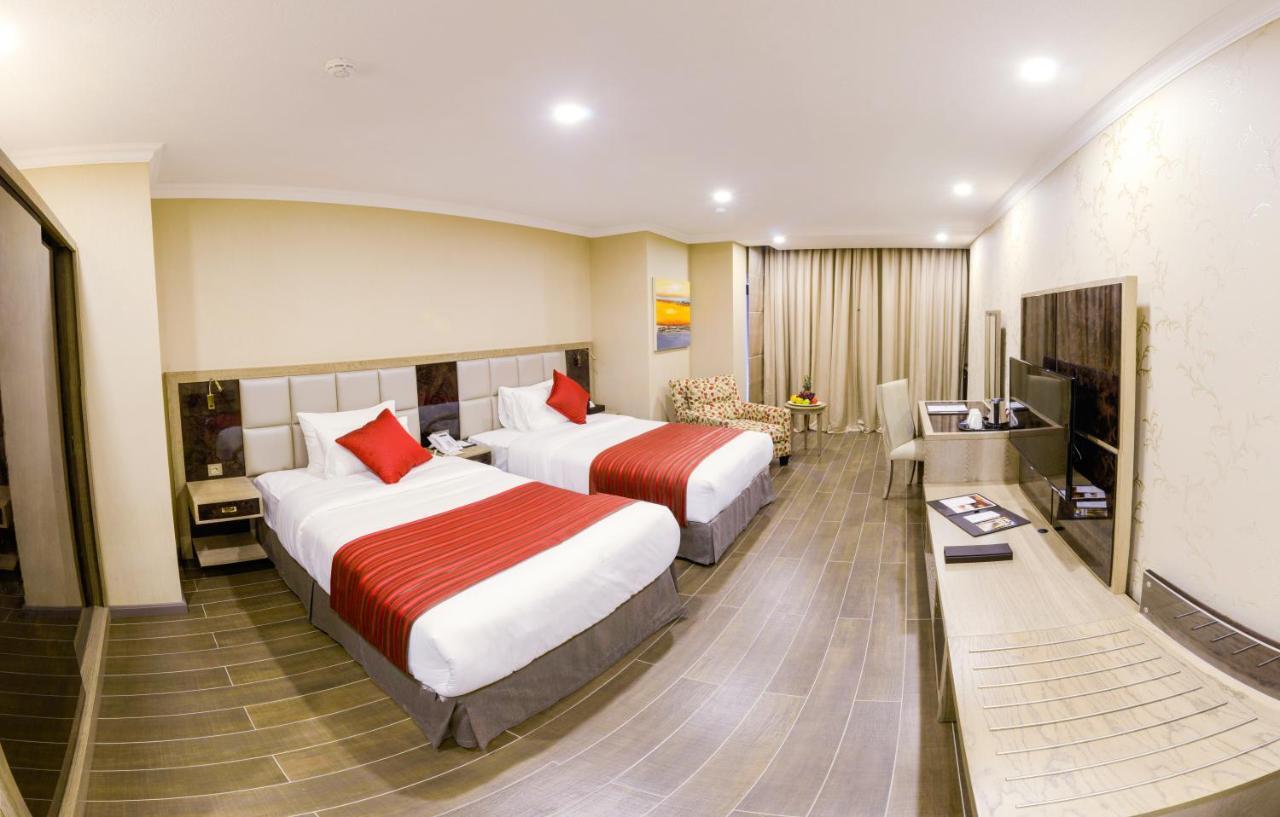 Ramada By Wyndham Bishkek Centre Hotel Room photo